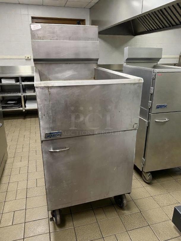 Dean Commercial Gas Fryer, natural gas, model DEN-L-FRY-0059, exceptional condition, fully tested, metal finish.