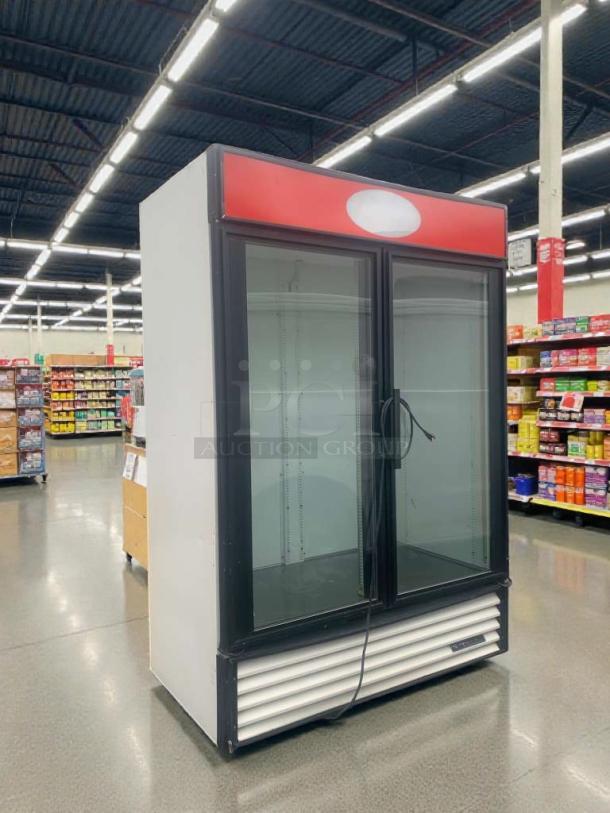 True GDM-49 glass door merchandiser fridge, premium condition, fully tested, 115V, spacious display, O’Fallon, MO.