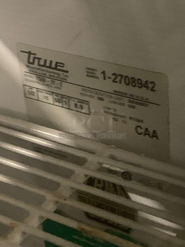 True Manufacturing glass door refrigerated display label, model TRU-L-REF-0080, O’Fallon, USA. 115V/Single Phase.