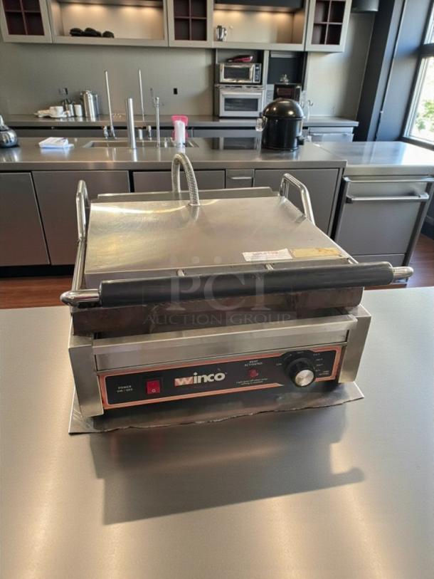 Winco EPG-1C Panini Grill in immaculate condition, 120V. Features durable stainless steel build, heat-adjust dial, power switch.