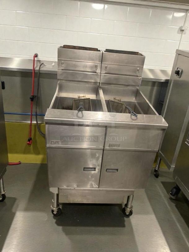 Pitco SG14 Commercial Gas Fryer, natural gas, stainless steel, dual basket, excellent condition, fully tested and working.