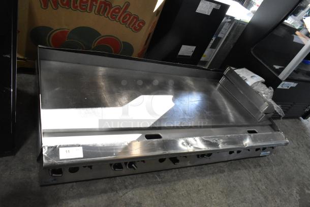 Brand new Garland 372GT72GT72N stainless steel griddle, 168,000 BTU, natural gas, thermostatic controls, minor scratches.