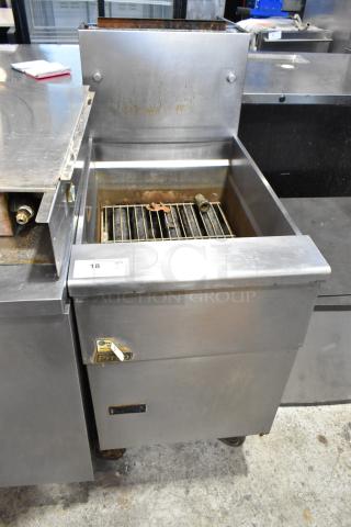 Pitco Frialator SG18 deep fat fryer, stainless steel, 90 lb capacity, natural gas, commercial casters, 140,000 BTU.