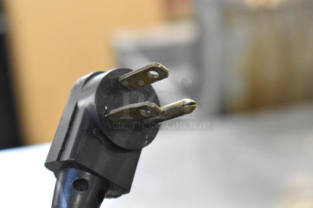 Close-up view of a power plug for the True TDD-2 commercial kegerator. 115 Volts, 1 Phase.