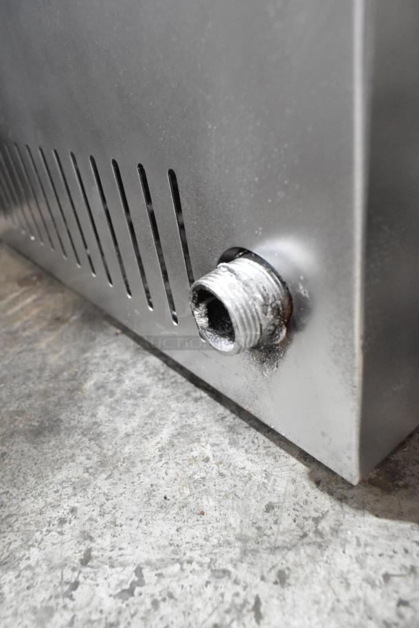 Stainless steel commercial gas burner with vented panel. Slight wear around gas connector. Ideal for stock pots.