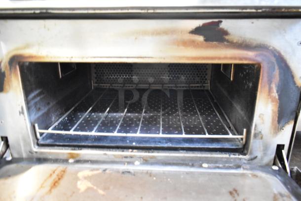 2019 Turbochef Encore 2 stainless steel rapid cook oven, commercial countertop model, electric, 208/240V, interior view.