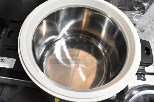 BRAND NEW 2024 Emperor's Select 478ESC100SS 100 Cup Insulated Sushi Rice Container, stainless steel finish, scratch and dent.