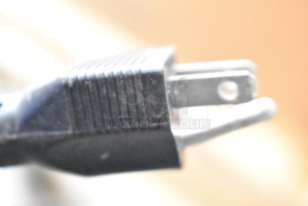 Plug of a Honeywell KAZ HZ-709-WMT electric heater, 120V, 1 phase.