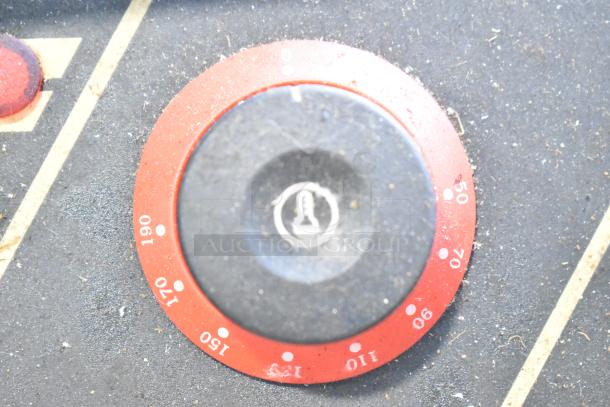 ET-ZL2 temperature dial close-up, features 50-190 degree settings, sleek design, for 2-bay stainless steel fryer.