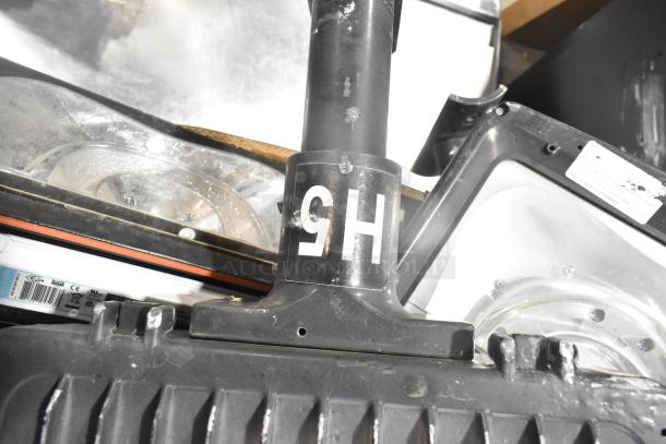 16 assorted metal outdoor light fixtures, including General Electric, in used condition. Visible label shows "5H."