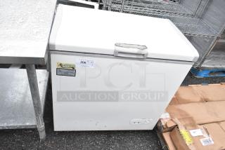 Avantco 178HF5 Metal Chest Freezer. 115 Volts, 1 Phase. - Item #1227701