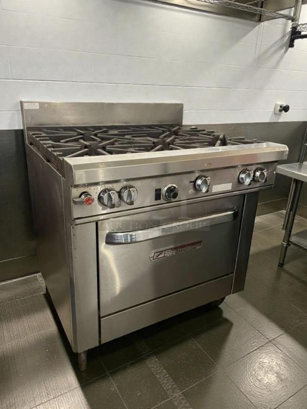 Southbend Commercial Gas Range with Oven, exceptional condition, fully tested, stainless steel, model SBD-L-RNG-0160.