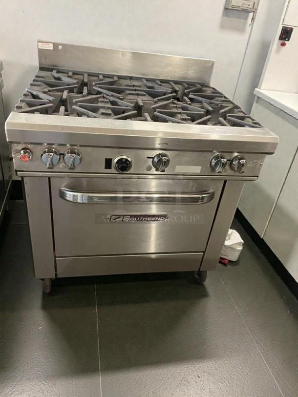Southbend Commercial Gas Range with oven, stainless steel, tested working, excellent condition, model SBD-L-RNG-0160.