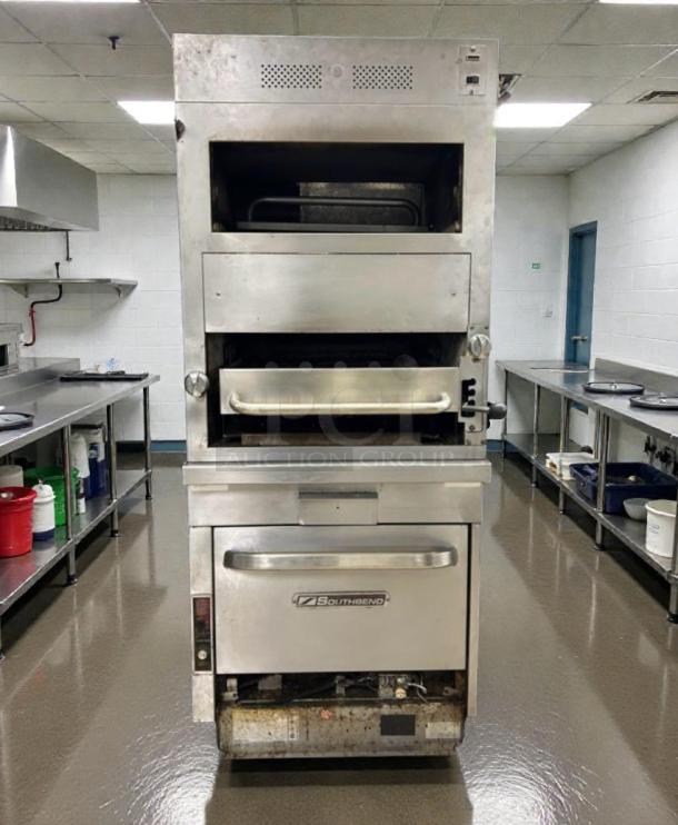 Southbend P32D-171 Platinum 32" Infrared Range Broiler with Oven, natural gas, premium condition, fully tested, visible branding.