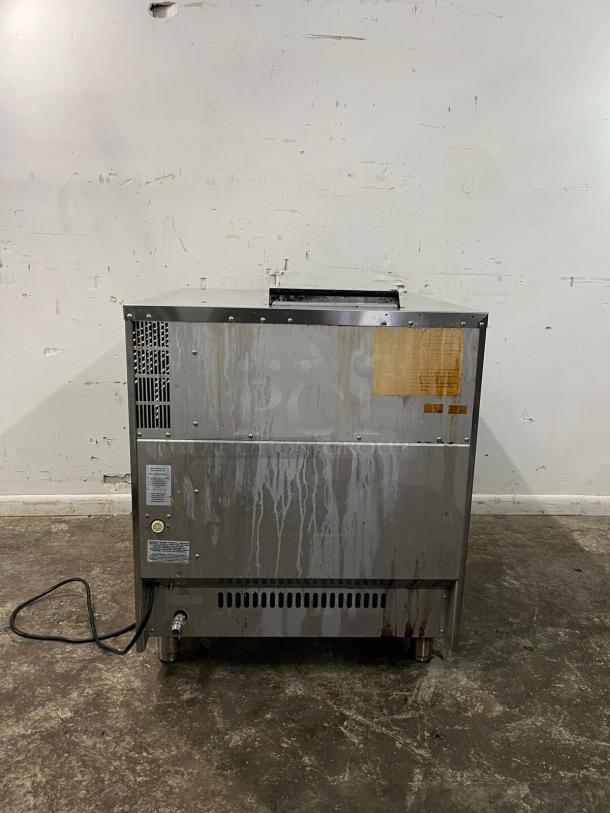 MOFFAT TURBOFAN gas convection oven, single-deck, commercial-grade, 33,000 BTU, visible labels, stainless steel, good condition.