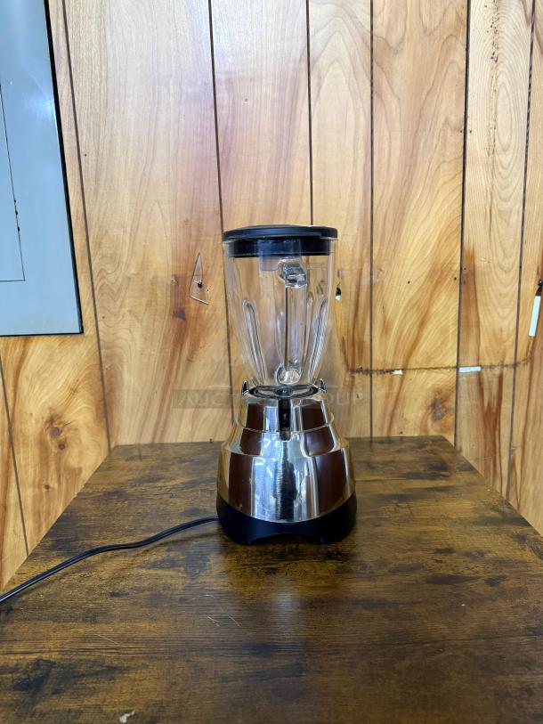 Oster Pro 500 blender with glass jar, brushed nickel base. Features easy-to-use controls. Excellent condition.