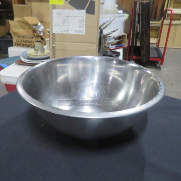 13.5-inch stainless steel mixing bowl, reflective finish, good condition, ideal for kitchen use or food prep.