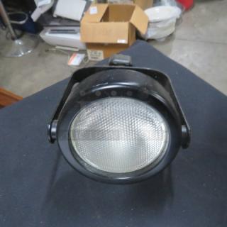 Black Damar Light 4XBID in good condition, featuring a textured lens and adjustable bracket. Suitable for industrial use.