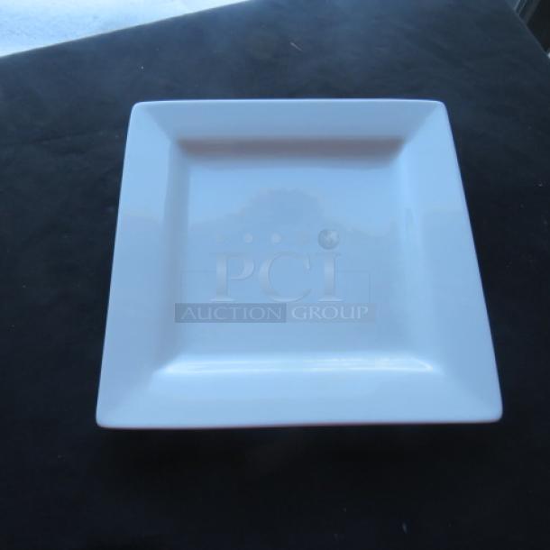World 10.5" white square plate, model SL10. Elegant design, flawless condition. Ideal for dining or display.