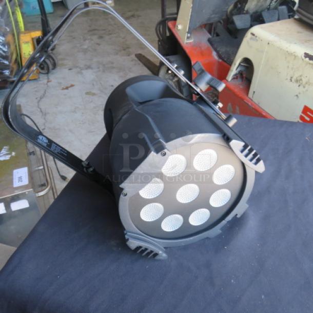 Phillips SHOWLINE SLPAR150 ZOOM can light, 100-240V, in excellent condition. Features adjustable bracket and 9 LED array.