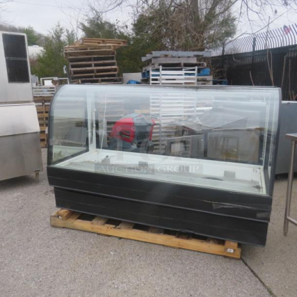 Federal Curved Glass Display Case, Model CRG7748, no back glass, 77"x34"x48.5", 120V, priced at $18,485.00.