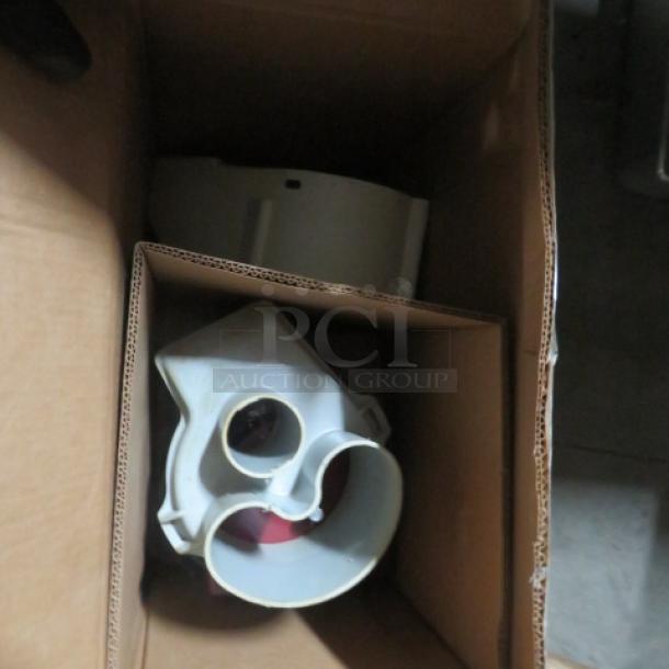 Robot Coupe R2 processor parts in box. Key components visible. Good condition. Model tag: R2.