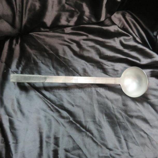 Stainless steel Vollrath 4oz ladle, model 49804, in excellent condition. Long handle, durable design.