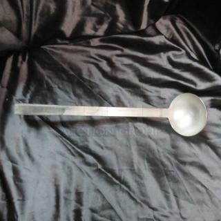 Vollrath 4oz stainless steel ladle, model 49804, in excellent condition. Long handle with a polished finish.