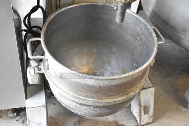 Hobart P660 metal 60-quart commercial dough mixer with mixing bowl. Displays signs of wear. 208V, 1-phase.