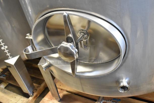 Stainless steel 10 BBL beer tank with secure lid, featuring calibration markings. AISI 304 label visible, excellent condition.