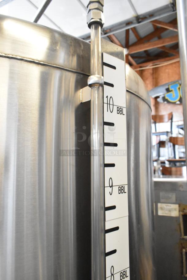 JV Northwest stainless steel 10 BBL beer brewing tank with volume gauge. Floor style, 420-gallon capacity, excellent condition.