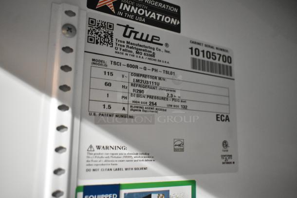 Label details of 2021 True TSCI-600R-G-PH cooler, 115 volts, 1 phase, R290 refrigerant. Warning and patent info visible.
