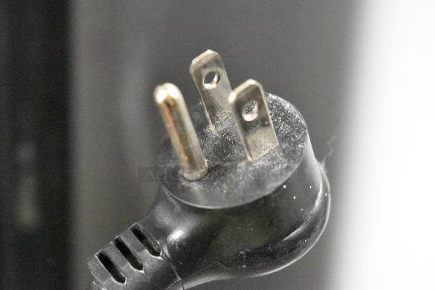 Close-up of a three-prong electrical plug for a True TSCI-600R-G-PH cooler, indicating 115 Volts, 1 Phase.