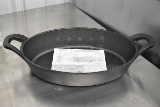 American Metalcraft CIPOV9567 36 oz. pre-seasoned mini cast iron oval casserole dish, new with tags.