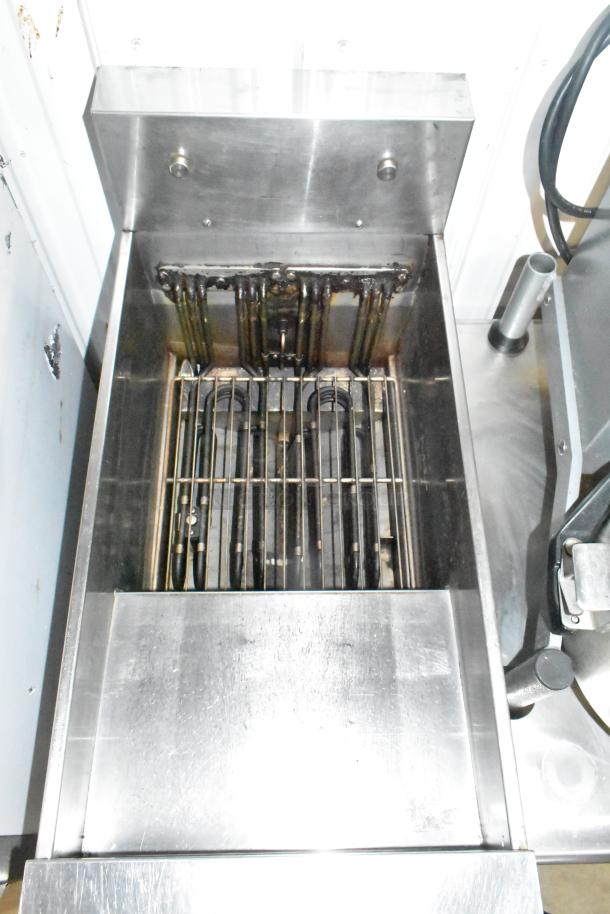 2018 Pitco Frialator SE14 stainless steel electric deep fryer, 208V, 3-phase, floor model, commercial use, good condition.