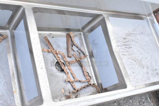 Regency 600S32323224 stainless steel 3-bay sink with dual drain boards, brand new, scratch and dent, no legs included.