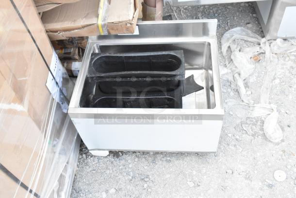 BRAND NEW SCRATCH AND DENT Regency 600IB1824CP 18"x24" underbar ice bin with 7 circuit cold plate, bottle holders, no legs.