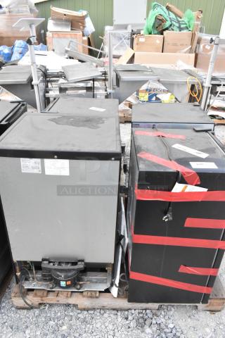 4 Various Mini Coolers Including Sanyo SR-4910M, Galanz GLR31TS1E02, Galanz GLR33MBKE23. 120 Volts, 1 Phase. 4 Times Your Bid! - Item #1228111