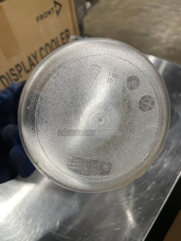 Cambro RFSCW1135 1 Qt. round clear polycarbonate food storage container, new, with handles, markings on base.