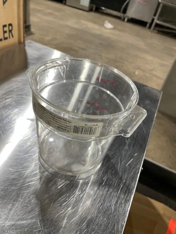 Cambro RFSCW1135 clear polycarbonate 1 Qt. round food storage container with handles. New condition, marked with measurements.