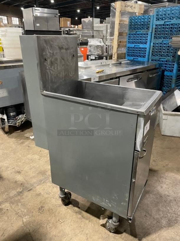 Pitco Frialator 40DSM Stainless Steel Gas Fryer, 40 lb. capacity, with backsplash, on casters, model 40D-SM.