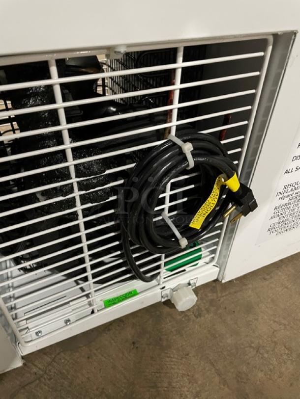 Master-Bilt DC2S ice cream dipping cabinet, new condition, 32", flip style lid, 115V 1 Phase, SN: 0006098-32166-C.