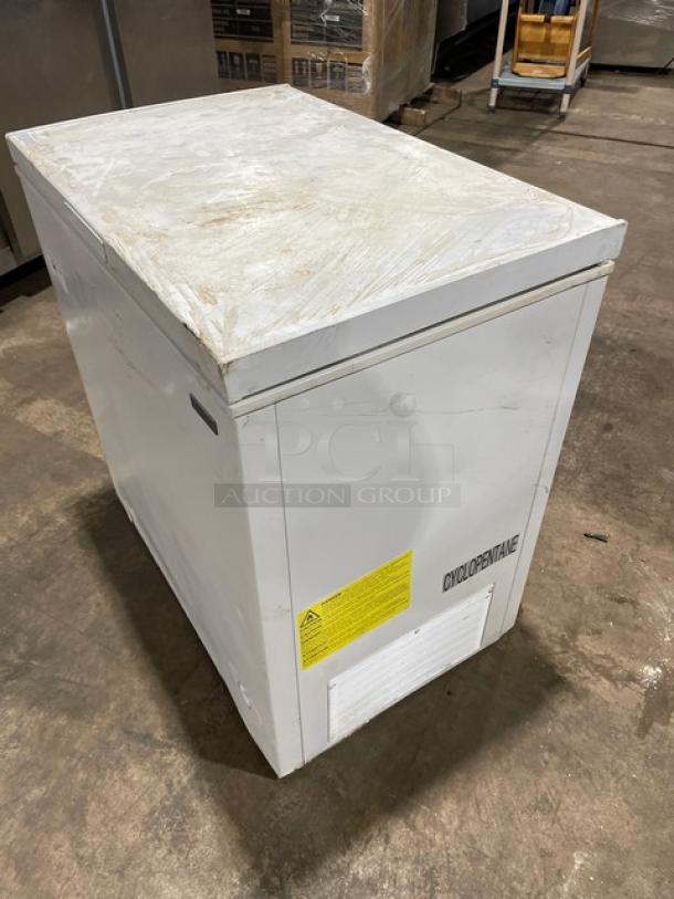 Vissani 2022 white 32" chest freezer, model MDCF7WH. Manual defrost, 115V. Good condition, labels on side.