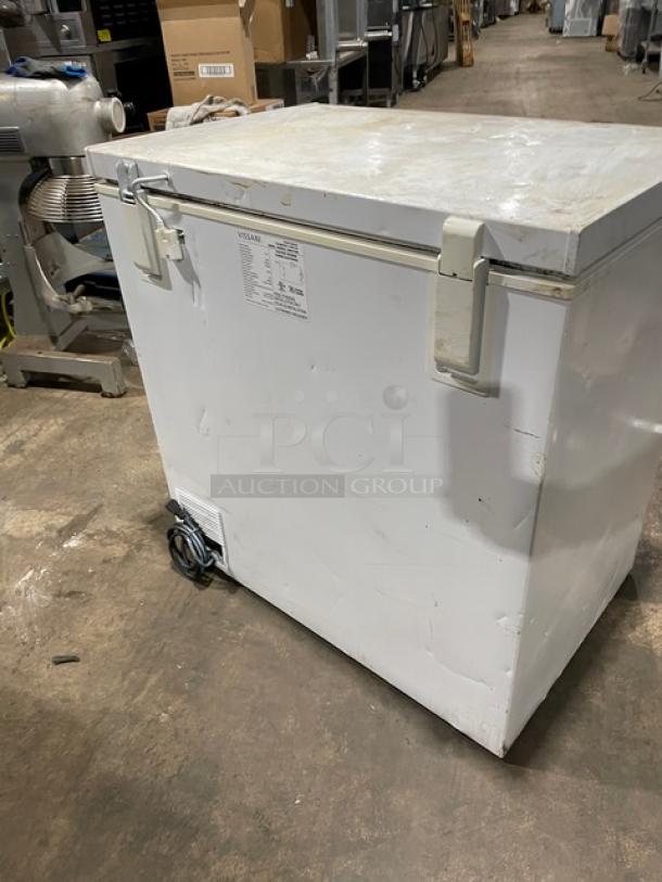 Vissani 2022 white 32" chest freezer, model MDCF7WH, manual defrost, commercial use, working condition, 115V, visible signs of wear.