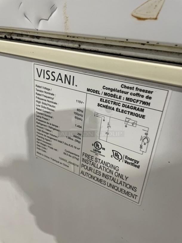 Vissani 2022 commercial chest freezer, model MDCF7WH, white, 32", manual defrost, 115V, working condition, label with specs.