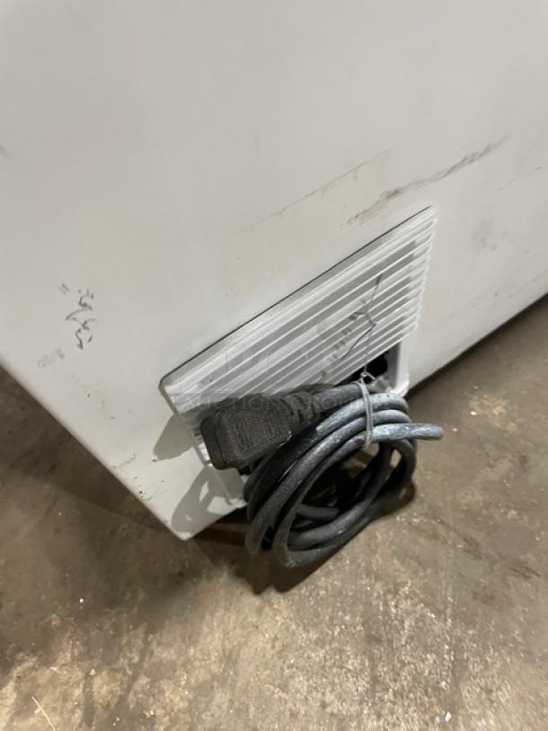 Vissani MDCF7WH 32" white chest freezer, manual defrost, commercial model, 115V, used condition, visible power cord.