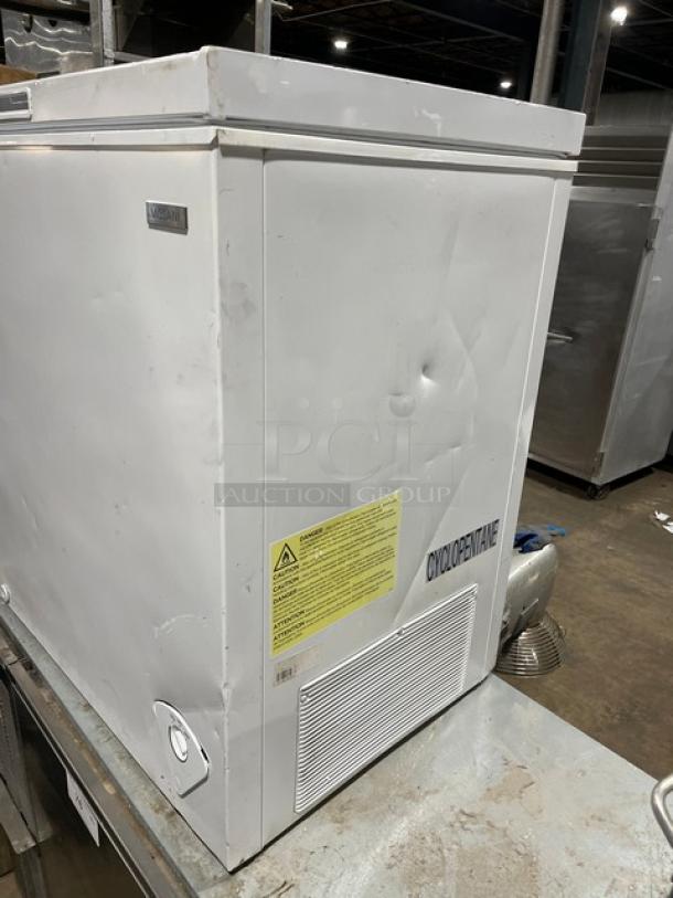 Vissani 2022 32" manual defrost chest freezer, model MDCF7WH. White exterior, visible dent. Cyclopentane label on side.