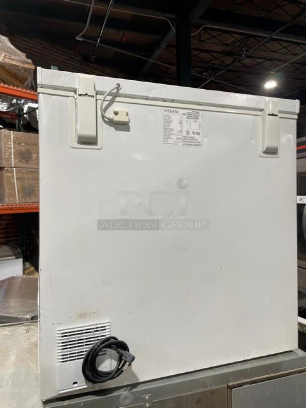 White Vissani MDCF7WH chest freezer, 32", manual defrost, commercial model, 115V, in good condition.