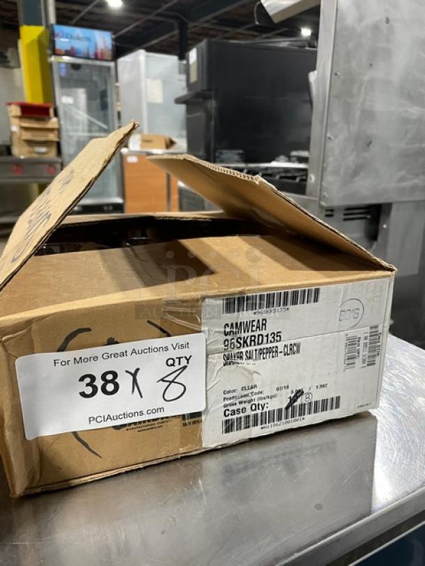 Cambro Camwear Series 96SKRD135 shaker/dredge in original box. New, clear polycarbonate, includes lid. Auction lot of 8.