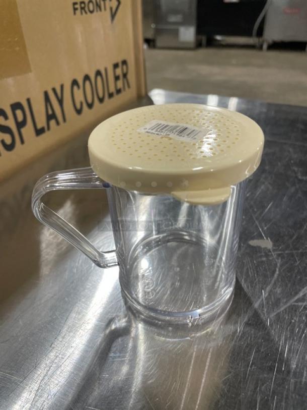 Cambro Camwear 96SKRD135 clear 10 oz shaker, round with beige lid, brand new. Perfect for commercial use.